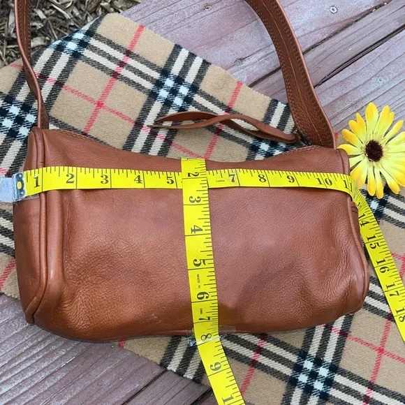 🌺 ARTISAN; British Tan Leather Handmade Timeless Shoulder Bag; 3” x 7” x 11!” - Picture 6 of 12